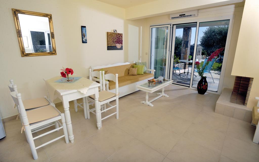 Athena Olive Grove & Estate Holiday home *